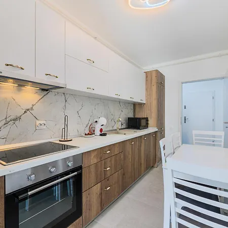 Luxury Landing Complex Qualis