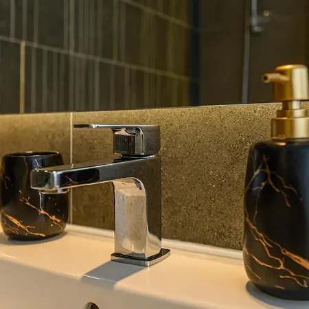 Mohost Luxury Landing Complex Qualis