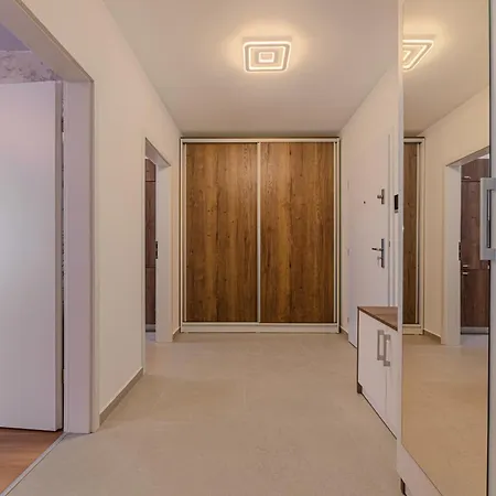 Mohost Luxury Landing Complex Qualis *