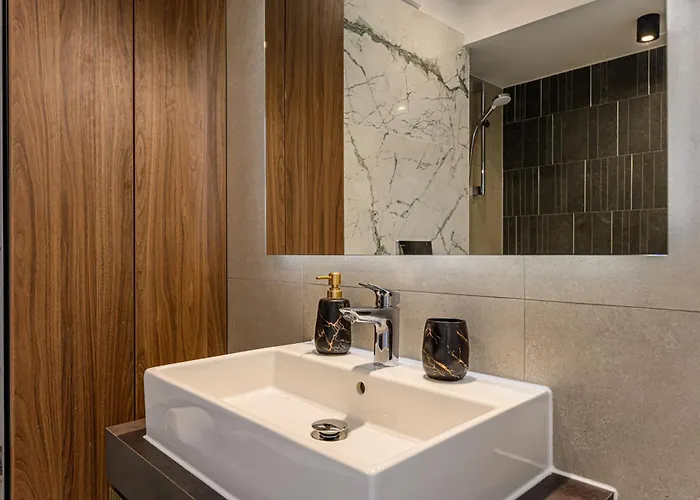 Mohost Luxury Landing Complex Qualis *