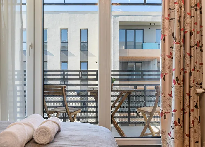 Mohost Luxury Landing Complex Qualis