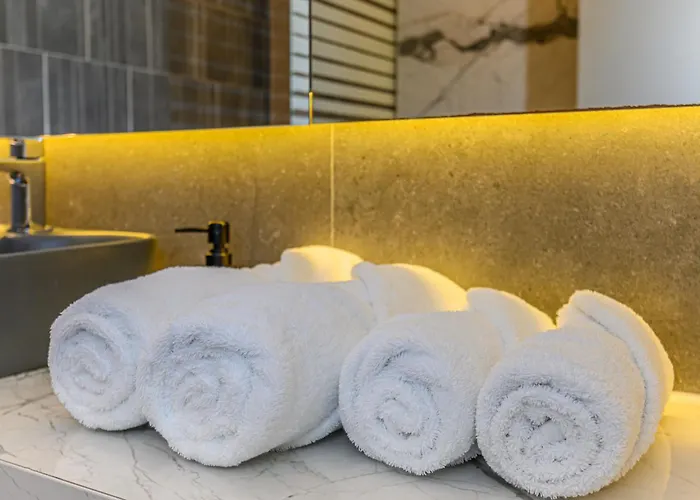 Mohost Luxury Landing Complex Qualis