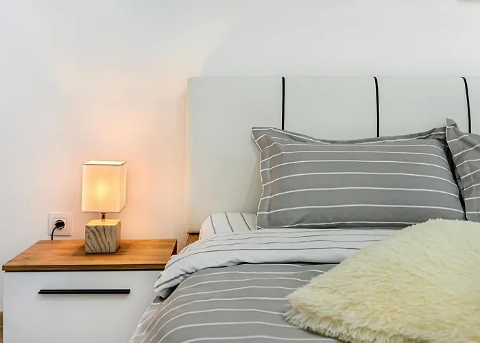 Mohost Luxury Landing Complex Qualis